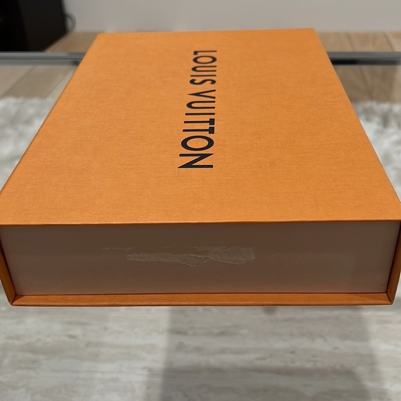 New LOUIS VUITTON Let's Go Square Monogram Silk LV Trunk Scarf Black/White - Picture 4 of 6